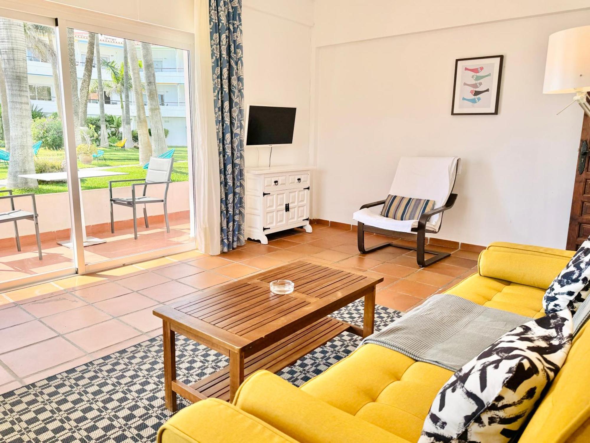 Apartamentos Playa Torrecilla Nerja Habitación foto
